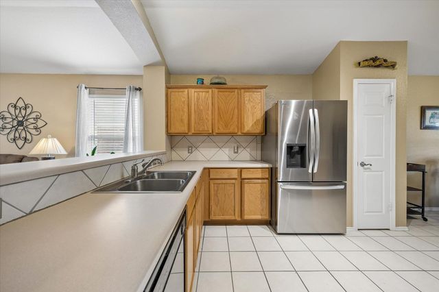 200 Bubbling Brook DR, Hutto, TX 78634
