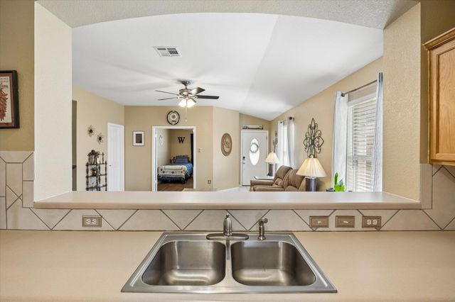 200 Bubbling Brook DR, Hutto, TX 78634