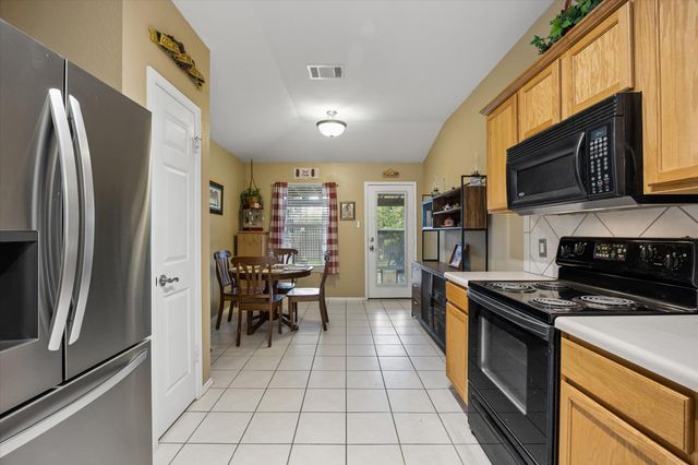 200 Bubbling Brook DR, Hutto, TX 78634