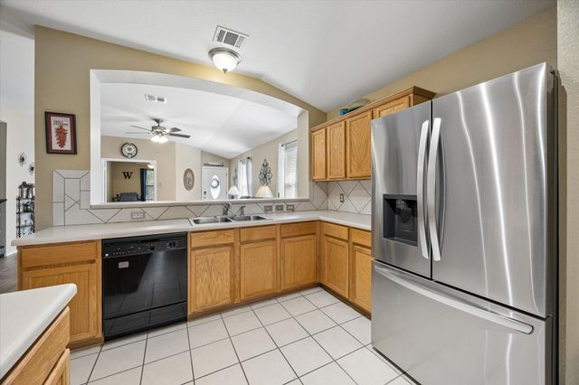200 Bubbling Brook DR, Hutto, TX 78634