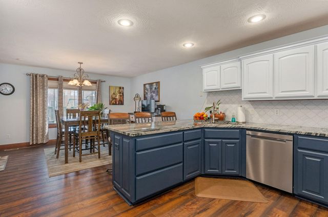 1004 W Glacier Court, Nixa, MO 65714