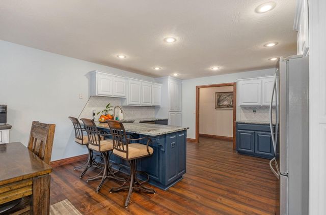 1004 W Glacier Court, Nixa, MO 65714