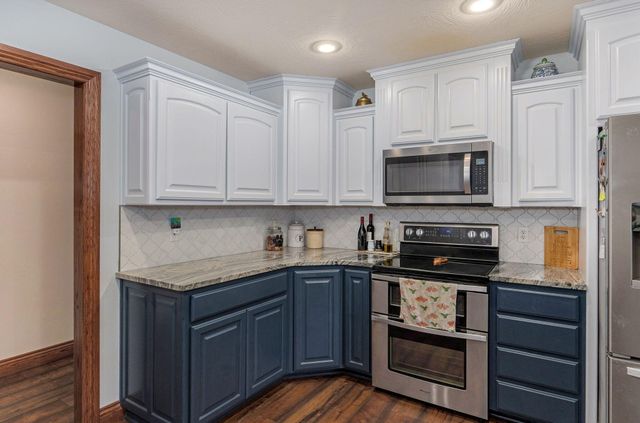 1004 W Glacier Court, Nixa, MO 65714