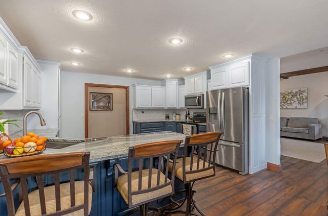 1004 W Glacier Court, Nixa, MO 65714