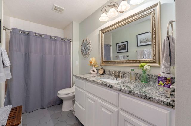 1004 W Glacier Court, Nixa, MO 65714