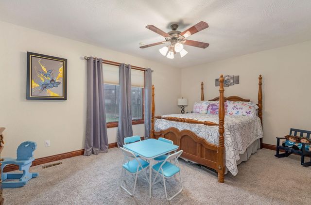 1004 W Glacier Court, Nixa, MO 65714