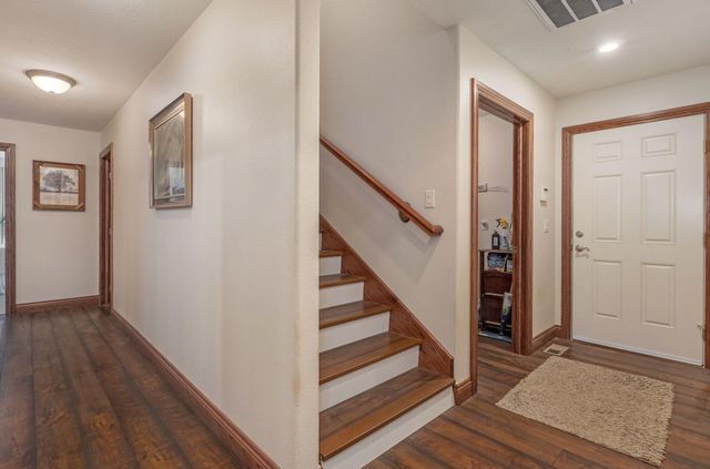 1004 W Glacier Court, Nixa, MO 65714