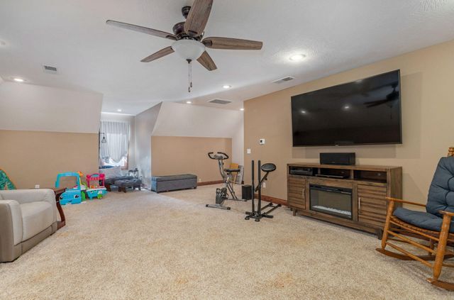 1004 W Glacier Court, Nixa, MO 65714