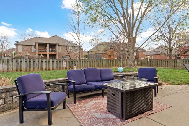 1004 W Glacier Court, Nixa, MO 65714