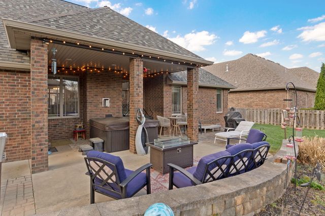 1004 W Glacier Court, Nixa, MO 65714