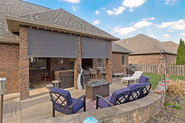 1004 W Glacier Court, Nixa, MO 65714