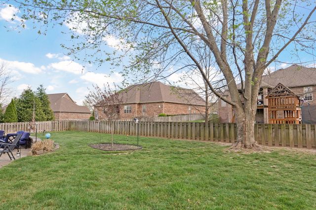 1004 W Glacier Court, Nixa, MO 65714