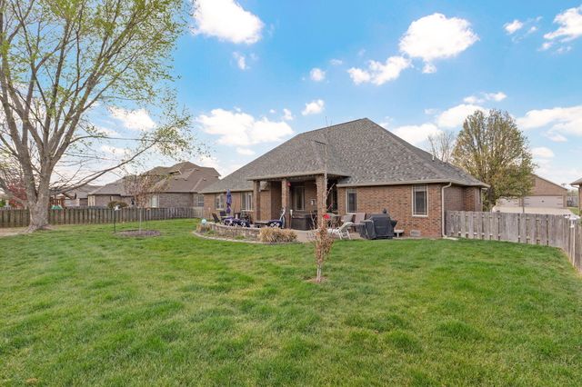 1004 W Glacier Court, Nixa, MO 65714
