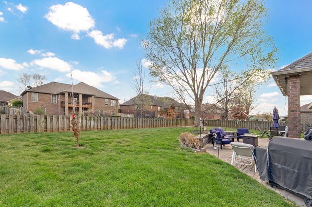 1004 W Glacier Court, Nixa, MO 65714