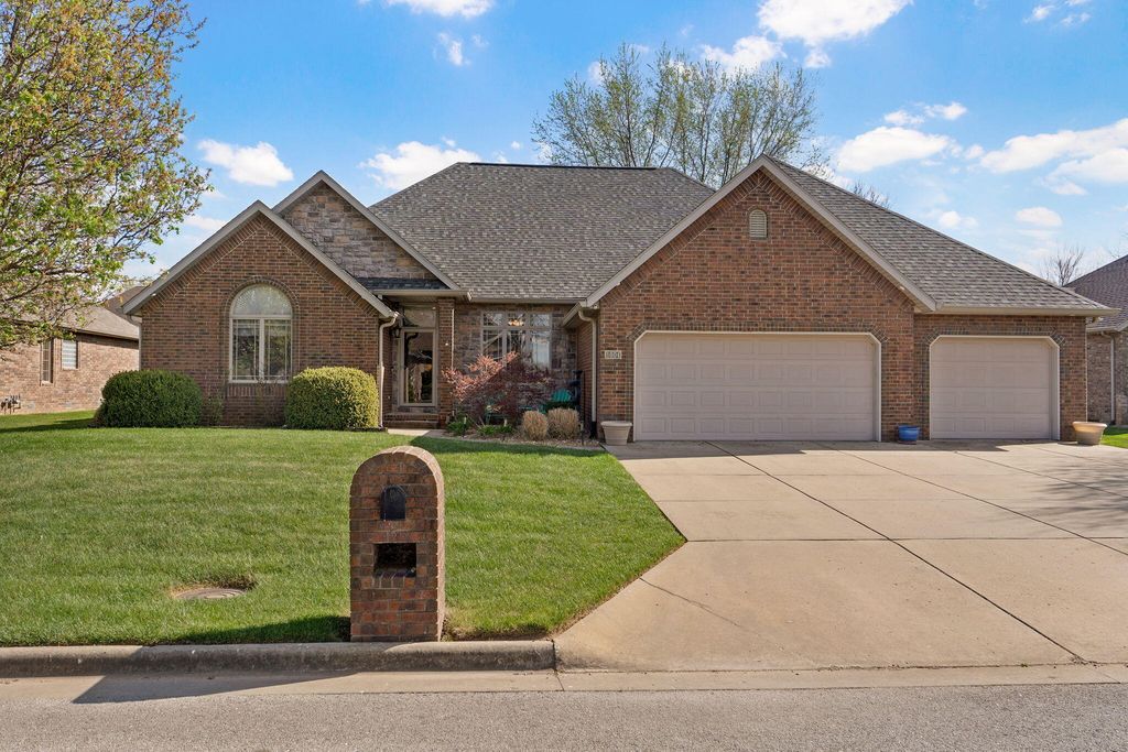 1004 W Glacier Court, Nixa, MO 65714