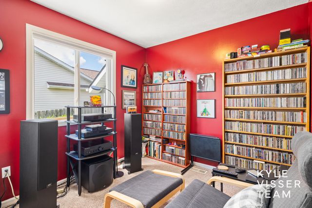 2916 Woodglen Street NW, Grand Rapids, MI 49504