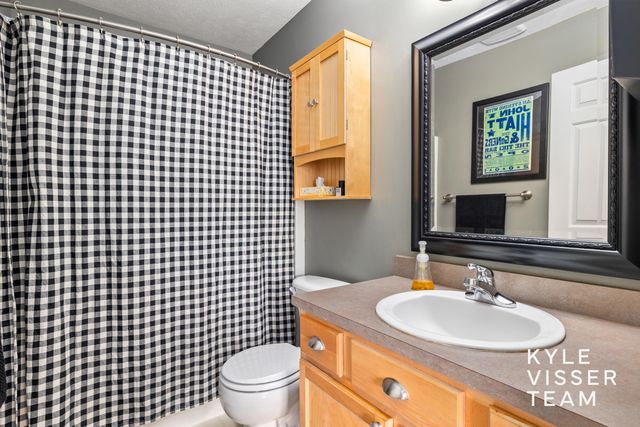 2916 Woodglen Street NW, Grand Rapids, MI 49504