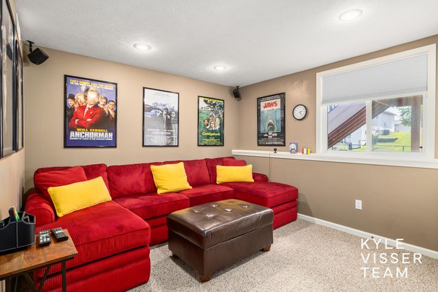 2916 Woodglen Street NW, Grand Rapids, MI 49504