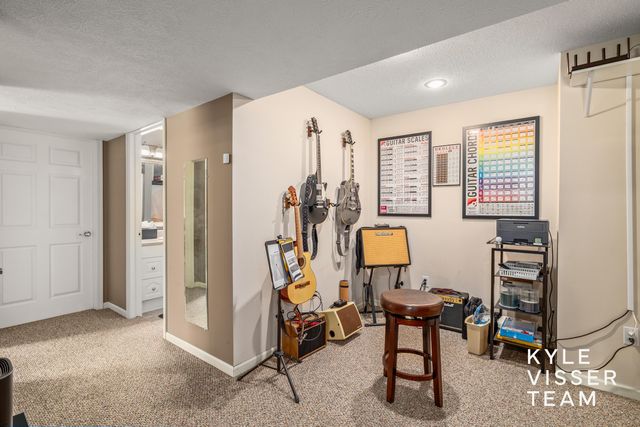 2916 Woodglen Street NW, Grand Rapids, MI 49504