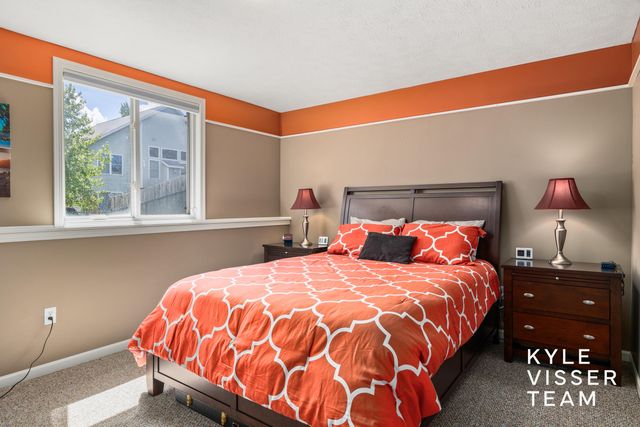 2916 Woodglen Street NW, Grand Rapids, MI 49504