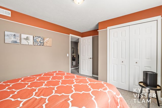 2916 Woodglen Street NW, Grand Rapids, MI 49504