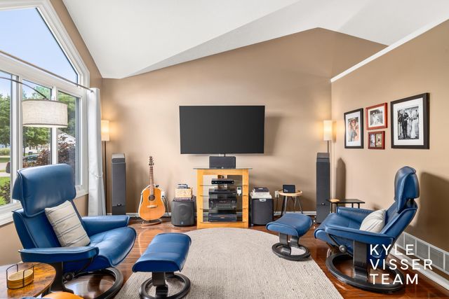 2916 Woodglen Street NW, Grand Rapids, MI 49504
