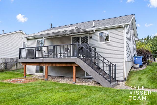 2916 Woodglen Street NW, Grand Rapids, MI 49504