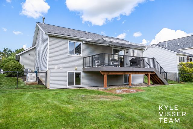 2916 Woodglen Street NW, Grand Rapids, MI 49504