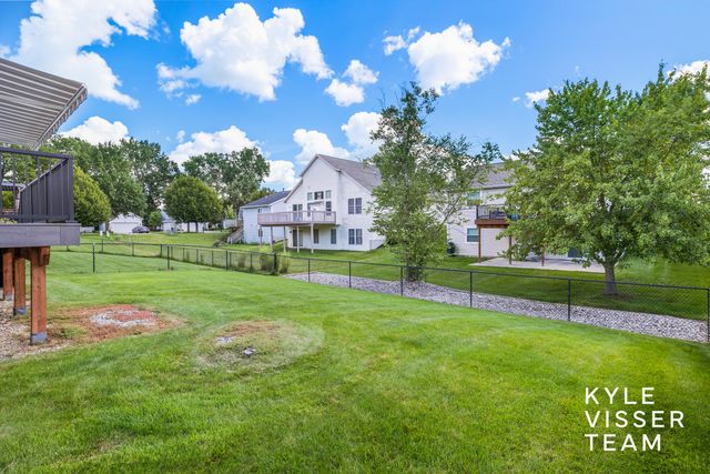 2916 Woodglen Street NW, Grand Rapids, MI 49504