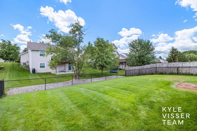 2916 Woodglen Street NW, Grand Rapids, MI 49504