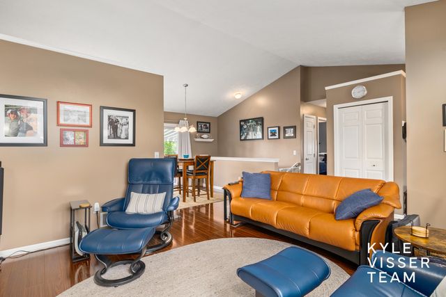 2916 Woodglen Street NW, Grand Rapids, MI 49504