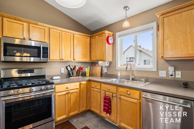 2916 Woodglen Street NW, Grand Rapids, MI 49504
