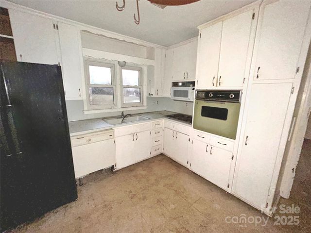 2330 40th Avenue Court NE, Hickory, NC 28601