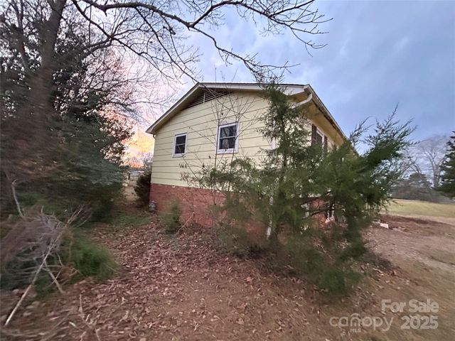 2330 40th Avenue Court NE, Hickory, NC 28601