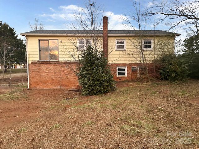 2330 40th Avenue Court NE, Hickory, NC 28601