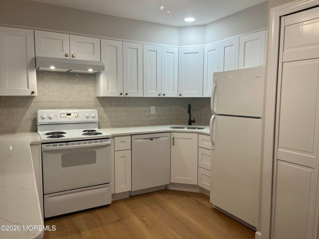 18 Lexington Court, Red Bank, NJ 07701