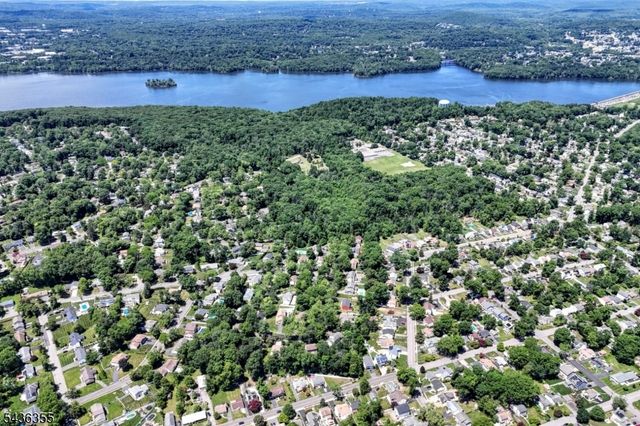 202 Lake Shore Dr, Parsippany-troy Hills Twp., NJ 07034