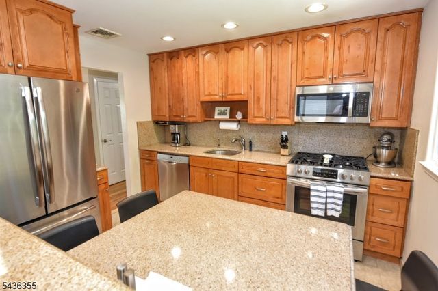 202 Lake Shore Dr, Parsippany-troy Hills Twp., NJ 07034