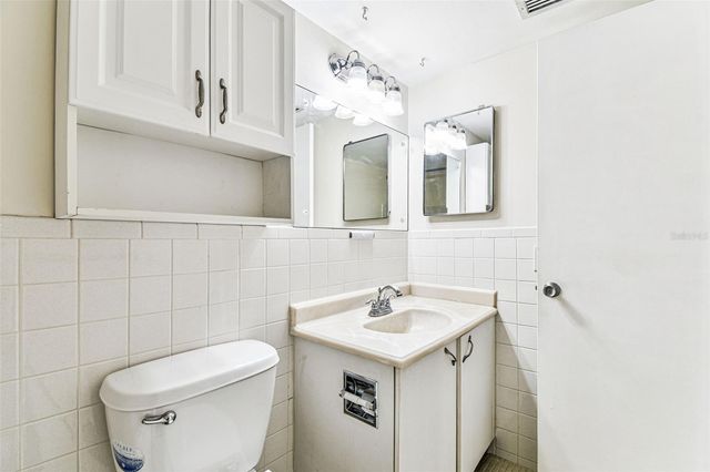 2466 ECUADORIAN WAY 6, Clearwater, FL 33763