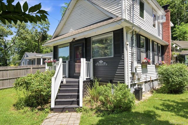 88 Cherry Road, Rocky Point, NY 11778