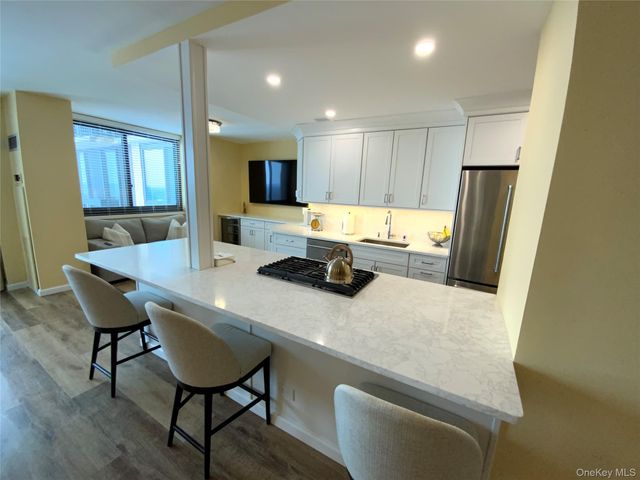 27110 Grand Central Parkway 25A, Floral Park, NY 11005