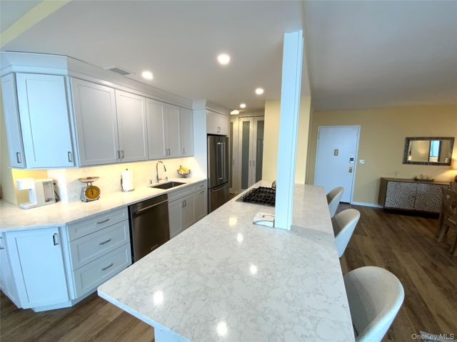 27110 Grand Central Parkway 25A, Floral Park, NY 11005