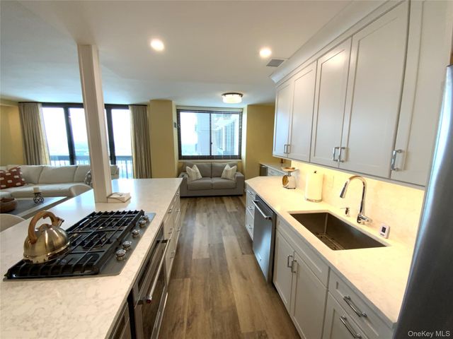 27110 Grand Central Parkway 25A, Floral Park, NY 11005