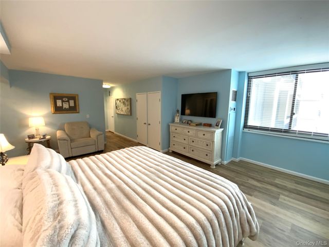 27110 Grand Central Parkway 25A, Floral Park, NY 11005