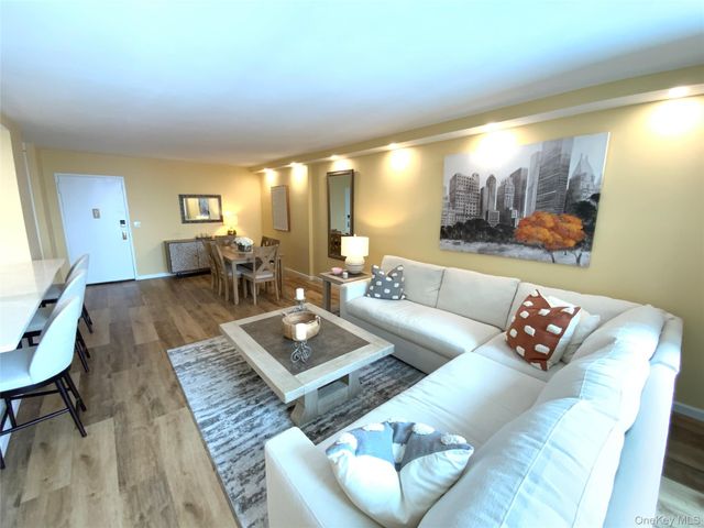 27110 Grand Central Parkway 25A, Floral Park, NY 11005