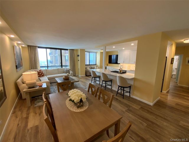 27110 Grand Central Parkway 25A, Floral Park, NY 11005