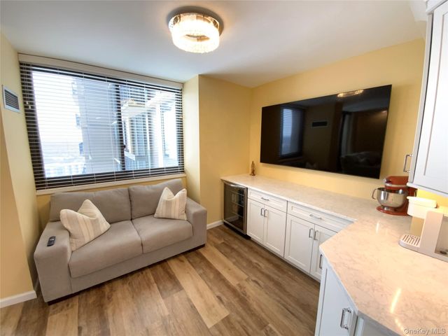 27110 Grand Central Parkway 25A, Floral Park, NY 11005