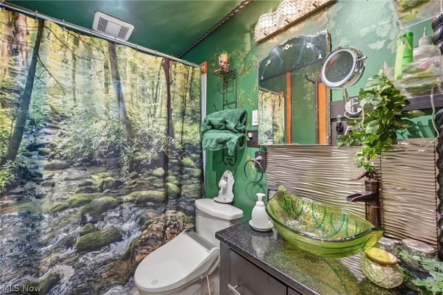 5950 Parkman Road NW, Warren, OH 44481
