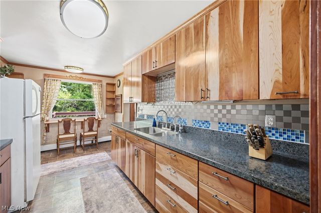 5950 Parkman Road NW, Warren, OH 44481