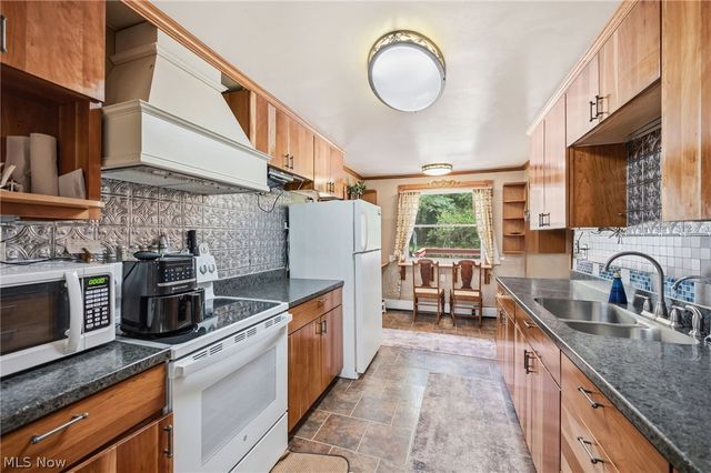 5950 Parkman Road NW, Warren, OH 44481
